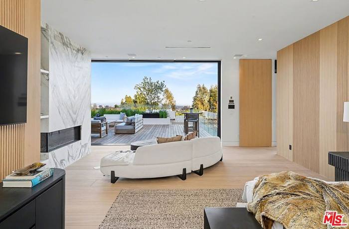 1830 Mango Way, Los Angeles, CA 90049, photo 28