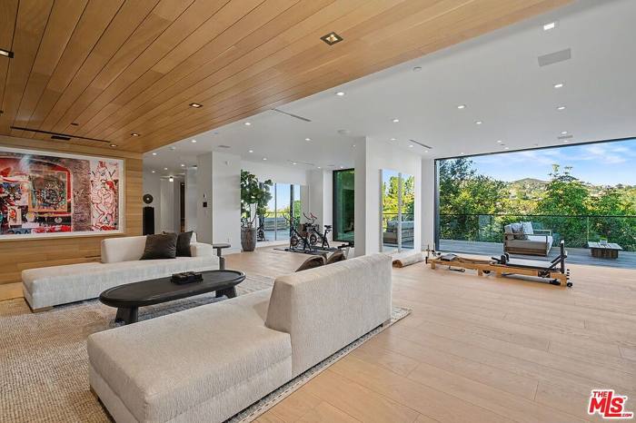 1830 Mango Way, Los Angeles, CA 90049, photo 39
