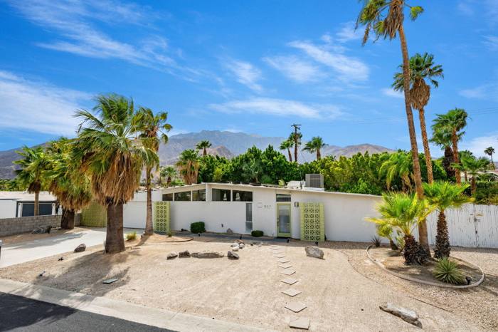 2875 E Wyman Dr, Palm Springs, CA 92262, photo 2