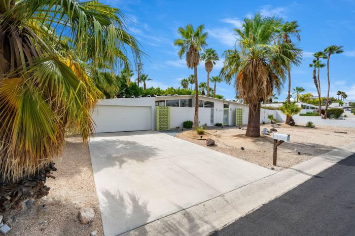 2875 E Wyman Dr, Palm Springs, CA 92262, photo 3