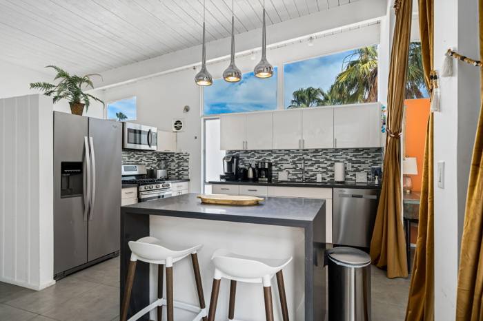 2875 E Wyman Dr, Palm Springs, CA 92262, photo 10